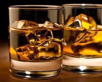 Самая большая бутылка виски выставлена на аукцион