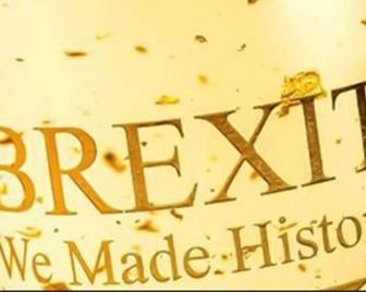 Во Франции выпустили игристое вино с золотыми хлопьями в честь Brexit