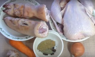 Как приготовить холодец по классическому пошаговому рецепту? Подготовьте все необходимые продукты.